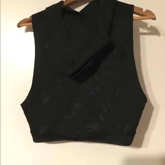 Nike crop tank with a hood - Picture 2 of 3